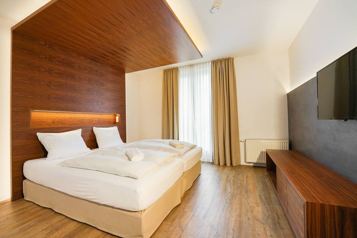 desk, soundproofing, free wifi, bed sheets