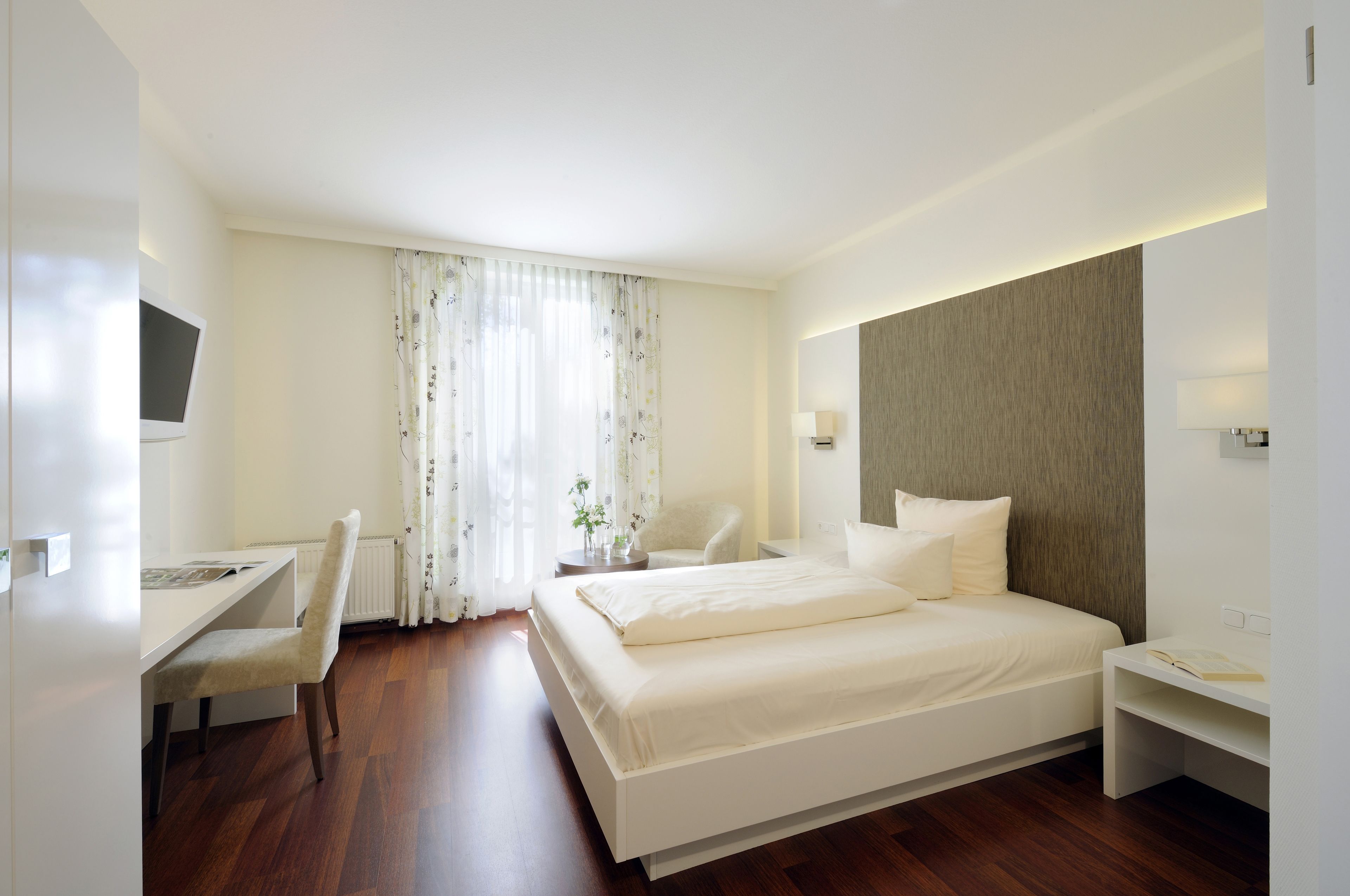 superior single room, 1 queen bed | desk, soundproofing, free wifi, bed sheets