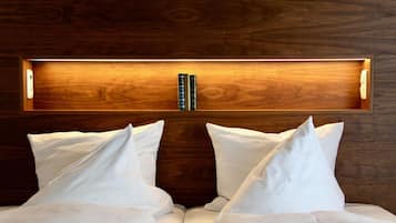 Escrivaninha, quartos à prova de som, Wi-Fi de cortesia, roupa de cama