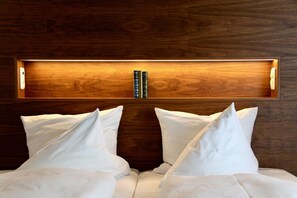 Desk, soundproofing, free WiFi, bed sheets - Hotel Kannenkeller (Lauingen)