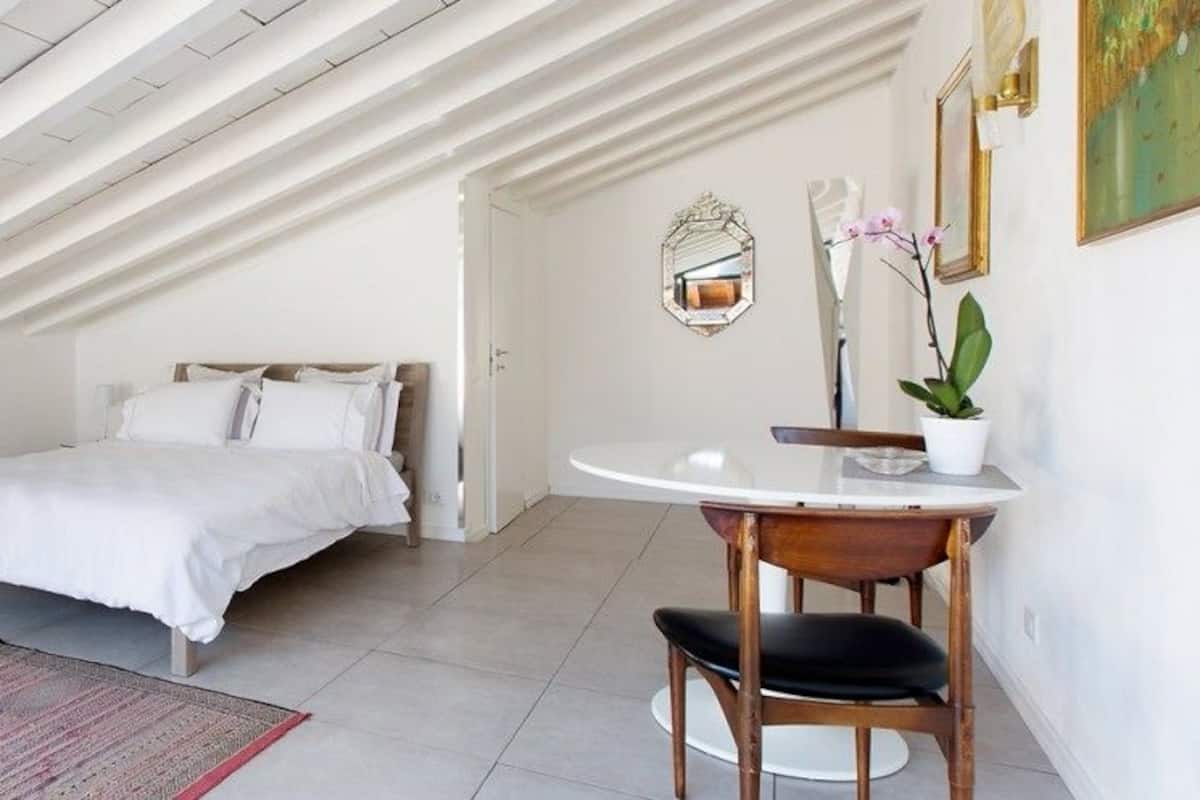 Eenvoudige kamer, 1 queensize bed | Luxe beddengoed, donzen dekbedden, geluiddichte muren, gratis wifi