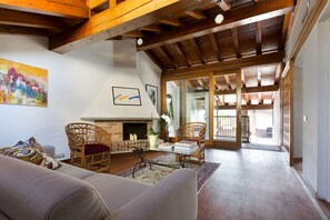 Rom – junior | Sengetøy av topp kvalitet, dundyner, lydisolert og wi-fi (inkludert)