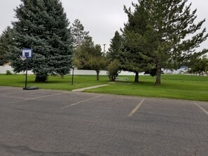 Free self-parking - Plaza Motel (Preston)