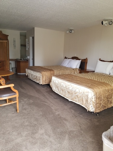 Plaza Motel