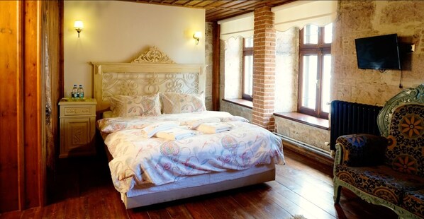 Deluxe Room | In-room safe, iron/ironing board, free cots/infant beds, rollaway beds