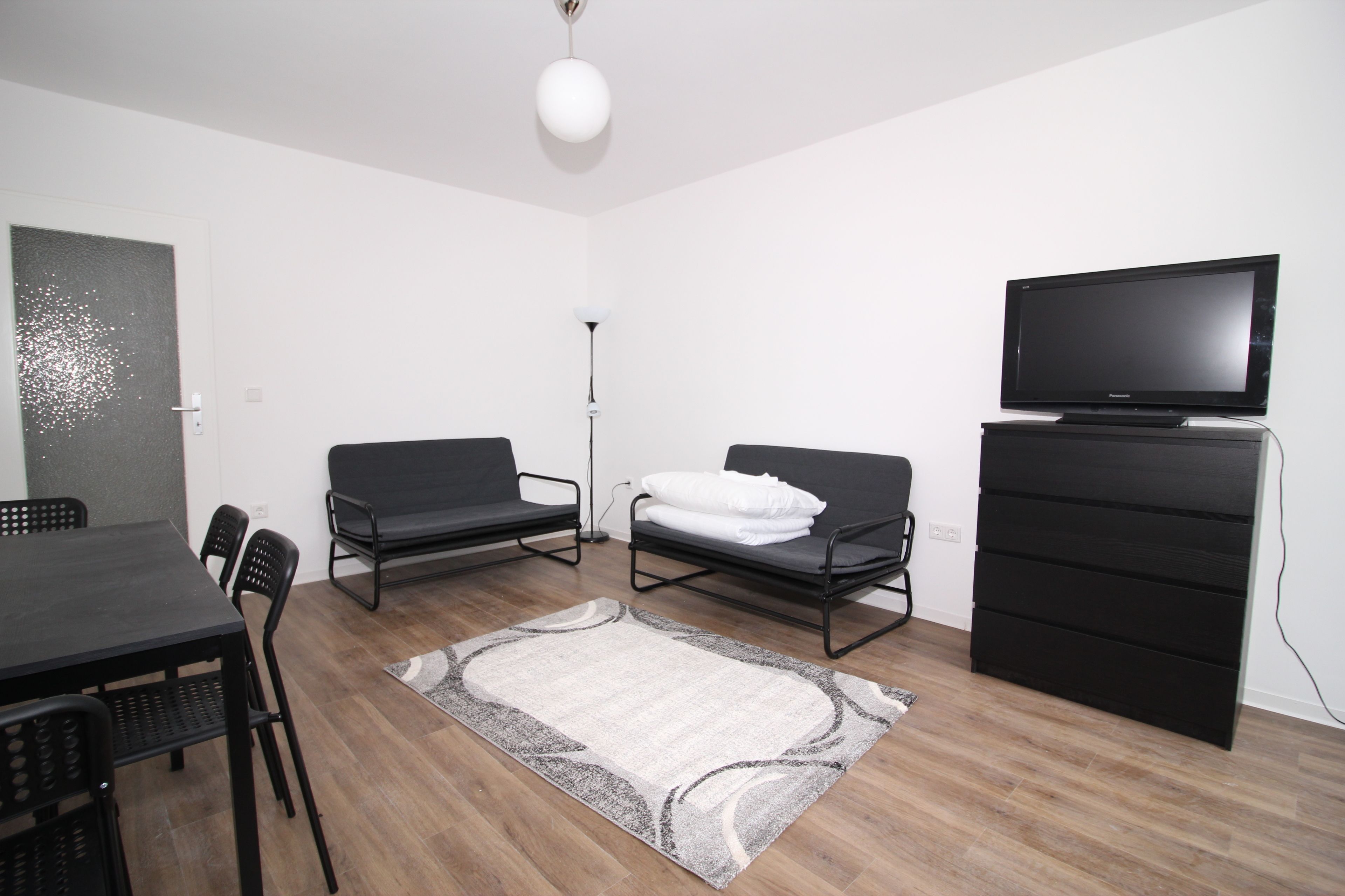 City Apartment, 2 Bedrooms, Kitchen,with Balcony- City View  | 1 Schlafzimmer, Bügeleisen/Bügelbrett, kostenloses WLAN, Bettwäsche