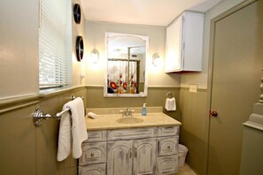 House, 2 Bedrooms | Bathroom