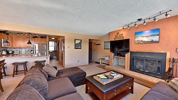Condo, 2 Bedrooms | Interior