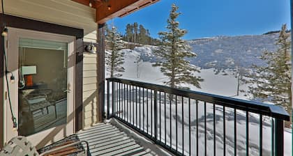 Founders Pointe 1 bedroom Condo by RedAwning