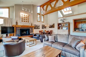 Condo, 3 Bedrooms | Living room | TV, fireplace, DVD player