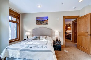 2 bedrooms, free WiFi, bed sheets - Lone Eagle 3008 (Keystone)