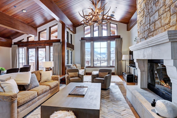 Condo, 5 Bedrooms | Living area