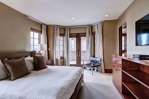 House, 5 Bedrooms | 5 bedrooms, cribs/infant beds, free WiFi, bed sheets - Gorgeous 5 Bedroom Private Chalet in Vail Village by RedAwning (Vail)