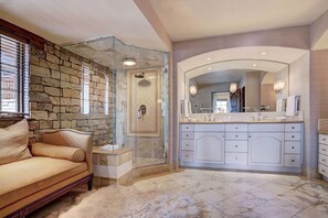Casa, 5 habitaciones | Baño | Secadora de cabello, toallas, shampoo 