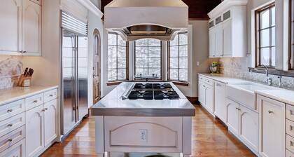 Gorgeous 5 Bedroom Private Chalet in Vail Village by RedAwning - Save 20% on 7+ Nights!