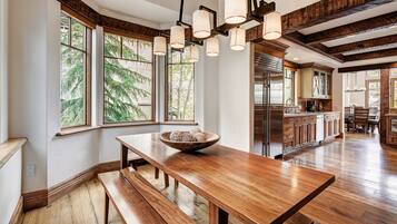 Townhome, 5 Bedrooms | Dining