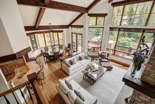 5BR Alpine Luxury Home with Private Hot Tub by RedAwning - Save 20% on 7+ Nights!