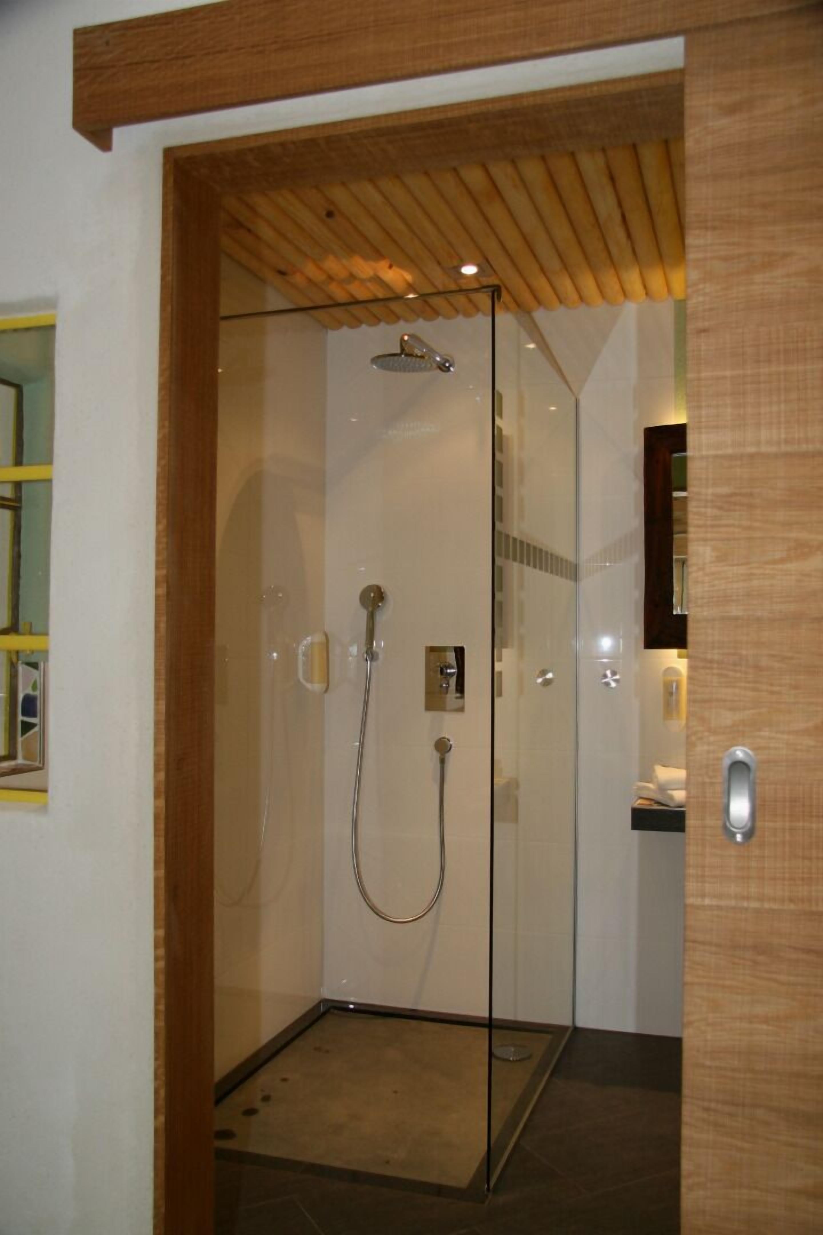 comfort double room | bathroom shower