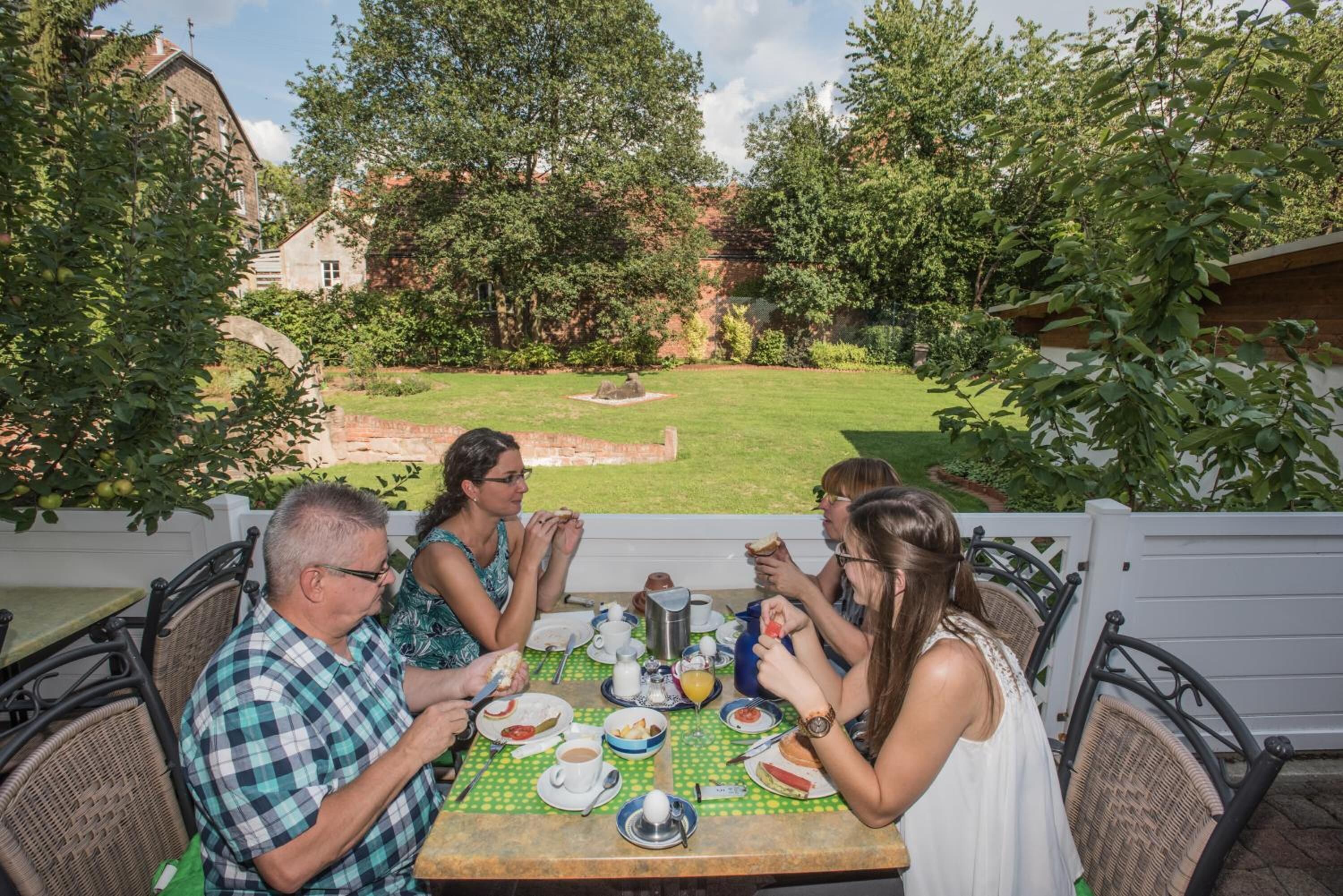 breakfast, lunch, dinner served; german cuisine, al fresco dining