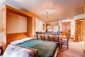 Condo, 2 Bedrooms | 2 bedrooms, free WiFi, bed sheets