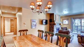 Leilighet, 2 soverom | Spiseområde