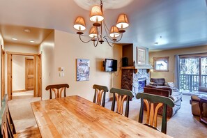 Condo, 2 Bedrooms | Dining