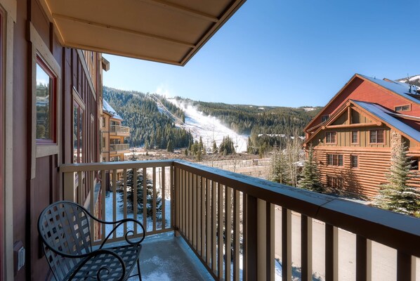 Condo, 2 Bedrooms | Property grounds