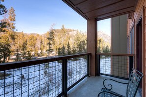 Condo, 2 Bedrooms | Property grounds