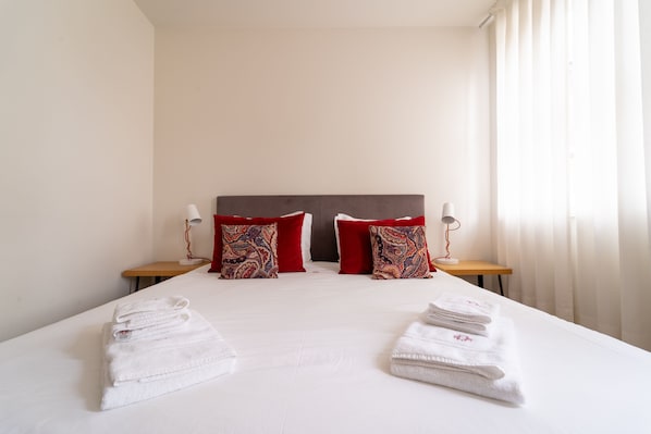 Estudio familiar | Ropa de cama de alta calidad, minibar, escritorio y cortinas blackout