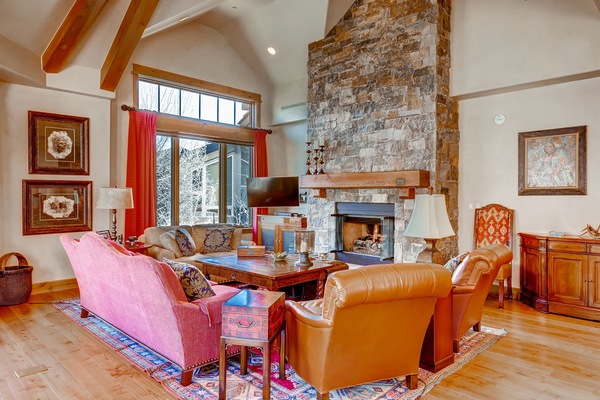 Condo, 5 Bedrooms | Living area | 42-inch flat-screen TV with cable channels, Smart TV, fireplace