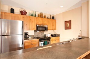 Condo, 2 Bedrooms | Private kitchen