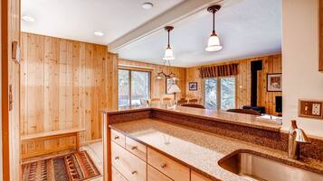 Appartement, 3 slaapkamers | Badkamer | Een haardroger, handdoeken, shampoo