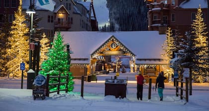 Perfect Mountain Retreat/3br -fireplace, Kids Ski Free 3 Bedroom Condo by RedAwning