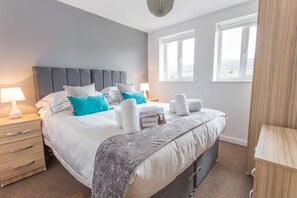Deluxe Apartment, 2 Bedrooms, 2 Bathrooms | Hypo-allergenic bedding, pillowtop beds, individually decorated