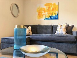 Deluxe Apartment, 2 Bedrooms, Non Smoking, Ground Floor | Living area | Flat-screen TV