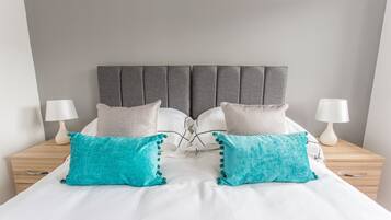 Deluxe Apartment, 2 Bedrooms, 2 Bathrooms | Hypo-allergenic bedding, pillow-top beds, individually decorated