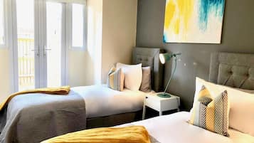 Căn hộ Deluxe, 2 phòng ngủ, không hút thuốc, tầng trệt | 2 phòng ngủ, bộ đồ giường kháng dị ứng, nệm có lớp đệm bông
