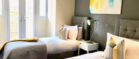 Deluxe Apartment, 2 Bedrooms, Non Smoking, Ground Floor | 2 bedrooms, hypo-allergenic bedding, pillowtop beds