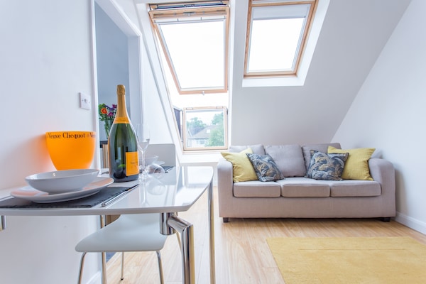 Deluxe Apartment, 1 Bedroom, Kitchen | Living room | Flat-screen TV