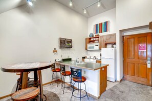 Appartamento, 1 camera da letto | Cucina privata | Frigorifero con congelatore, microonde, forno, piano cottura