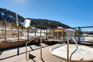 Studio | Outdoor spa tub - Slopeside 2741 (Keystone)