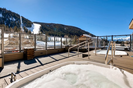 Studio | Outdoor spa tub