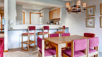 Townhome, 2 Bedrooms | Dining