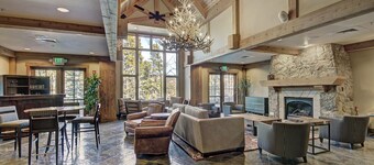 Ski-in 1br  Steps To Gondola + Main St, Sleeps 4 1 Bedroom Condo by RedAwning