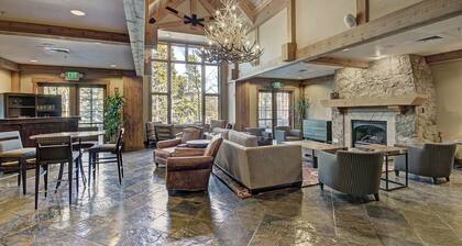 Ski-in 1br Steps To Gondola + Main St, Sleeps 4 1 Bedroom Condo by RedAwning