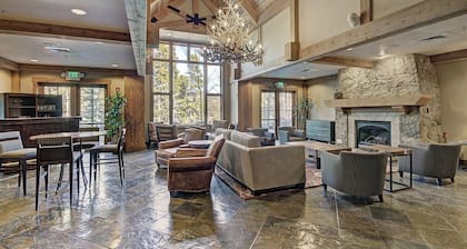 Luxe 2br 2ba - Rocky Mountain Views + Walk To Mainstreet 2 Bedroom Apts by RedAwning