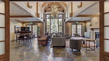 Apartment, 2 Bedrooms | Dining