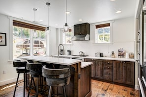 Condo, 4 Bedrooms | Private kitchen