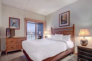 2 bedrooms, cots/infant beds, free WiFi, bed sheets - Sweeping Summer Views 2br 2ba Slopeside  Near Downtown 2 Bedroom Condo by RedAwning (Breckenridge)