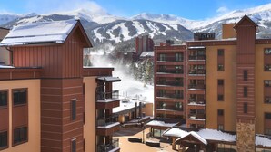 A hotel with multiple floors, balconies, and a view of a snowy mountain range. - Village at Breckenridge Condos Sleeps 8 - Ski in Out + Walk downtown 2 Bedroom Apts by RedAwning (Breckenridge)